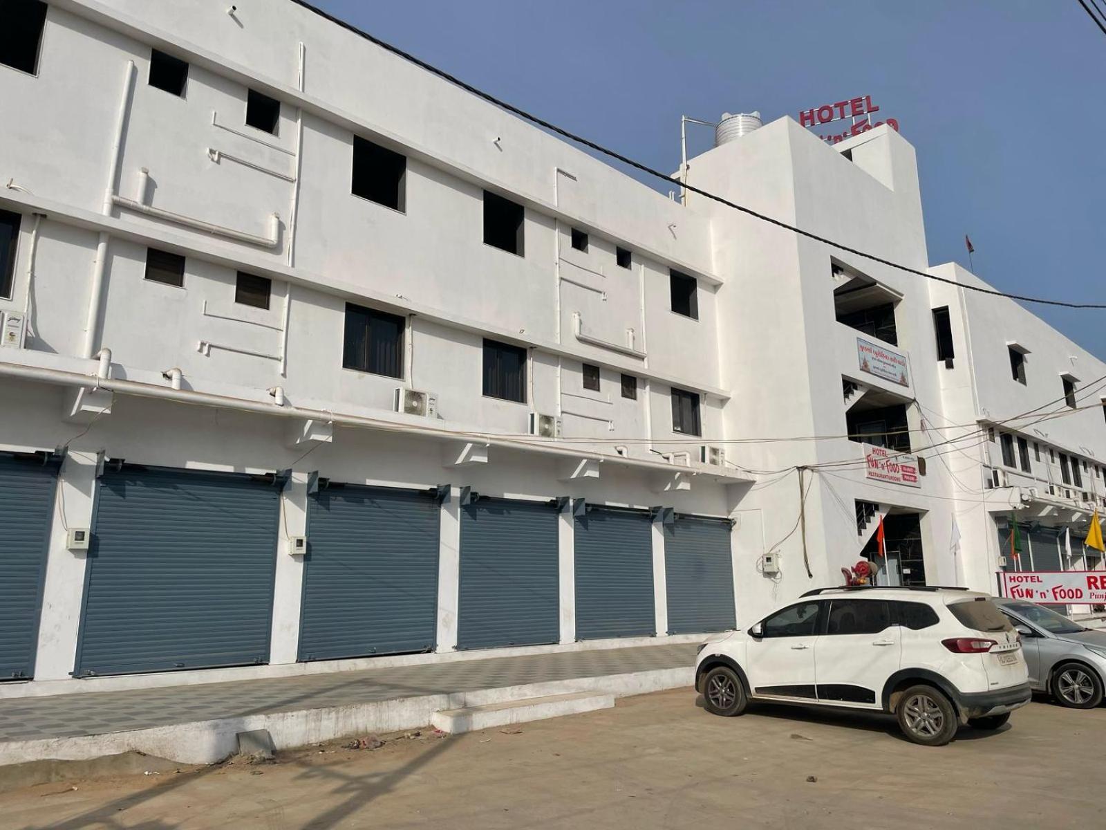 Hotel Fun N Food Bhuj Exteriér fotografie